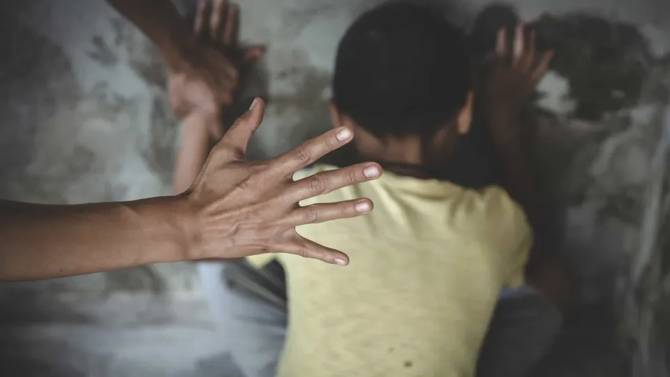 Resgate Chocante: Menino de 9 Anos Libertado Após 17 Meses em Cativeiro em Van na França