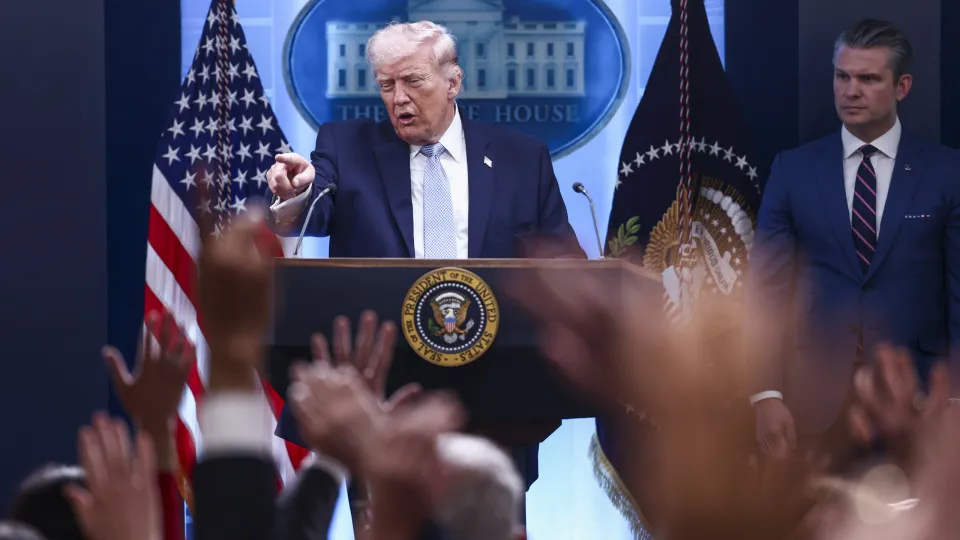 Trump Desafia Irã: 'Não Têm Cartas para Negociar'