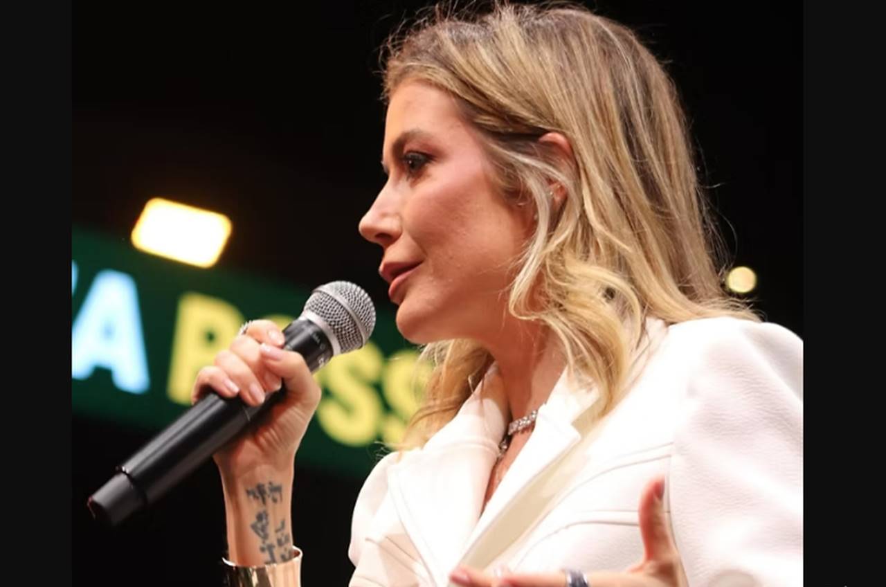 Luiza Possi Encanta 15 Mil Mulheres na Conferência +QV: 'Deus é o Centro'