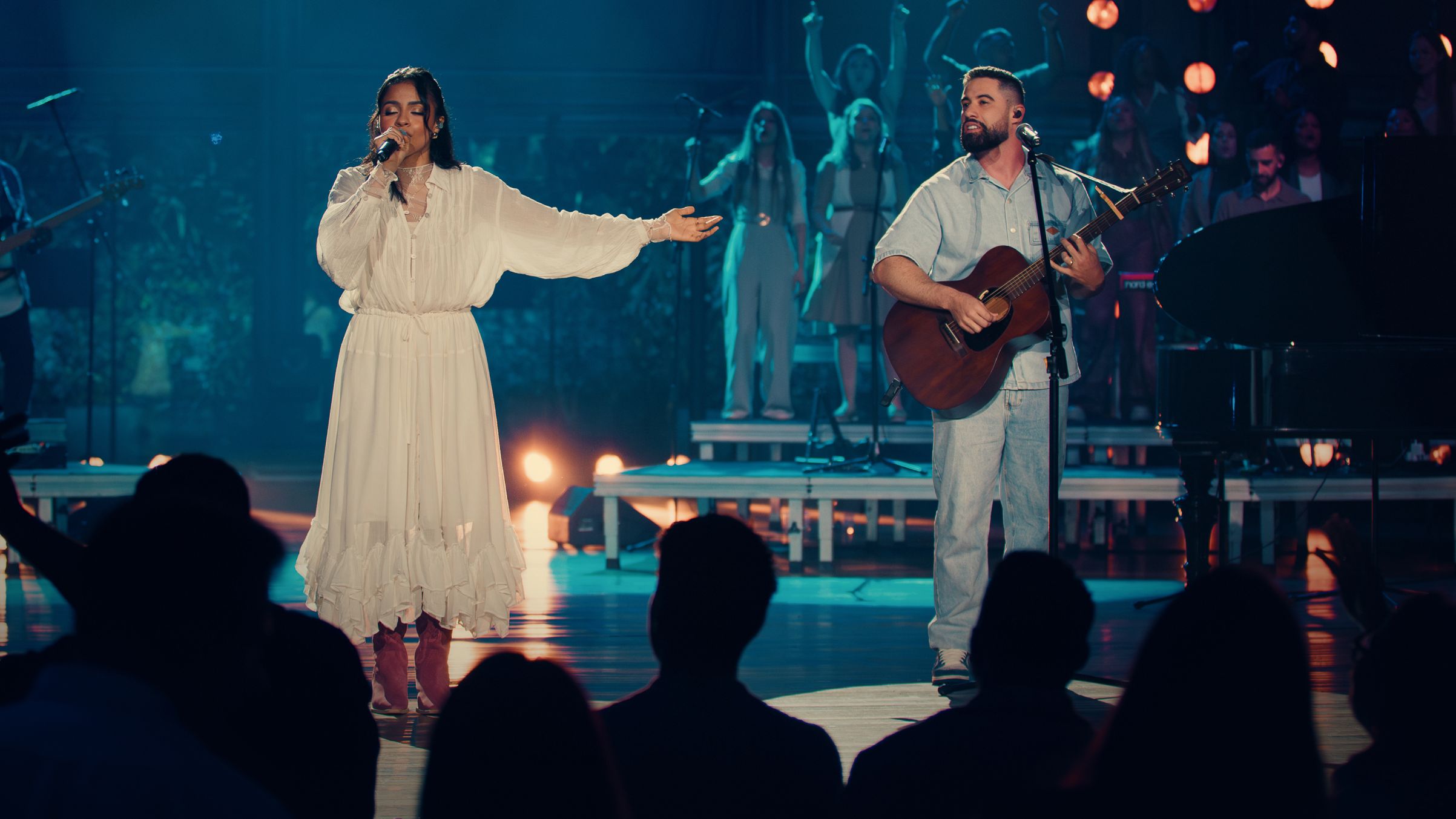 Julia Vitória e Marcelo Markes Lançam Dueto Inspirador: 'Vamos Cantar'