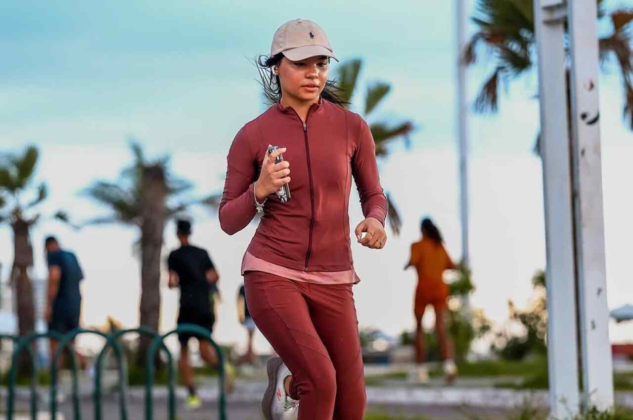 Maria Marçal: A Cantora Gospel que Inspira com sua Rotina de Exercícios e Saúde