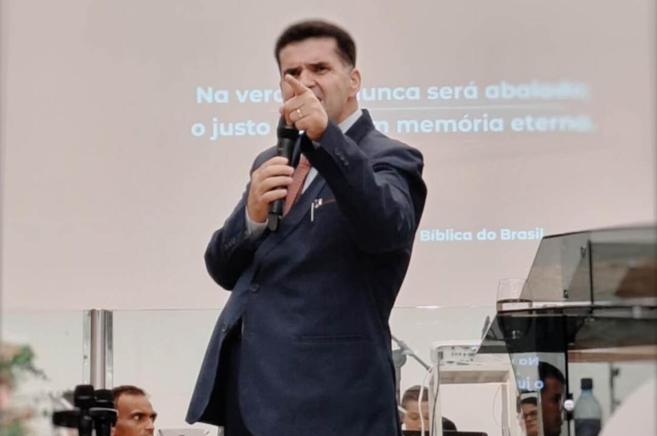 Pastor Edir Vinagre Afirma: 'Ou Você é de Esquerda ou é de Jesus'