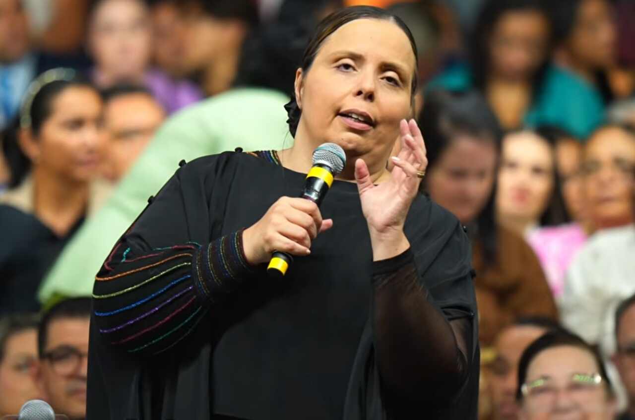 Pastora Helena Raquel Rompe o Silêncio sobre Violência Doméstica no 41° Congresso dos Gideões