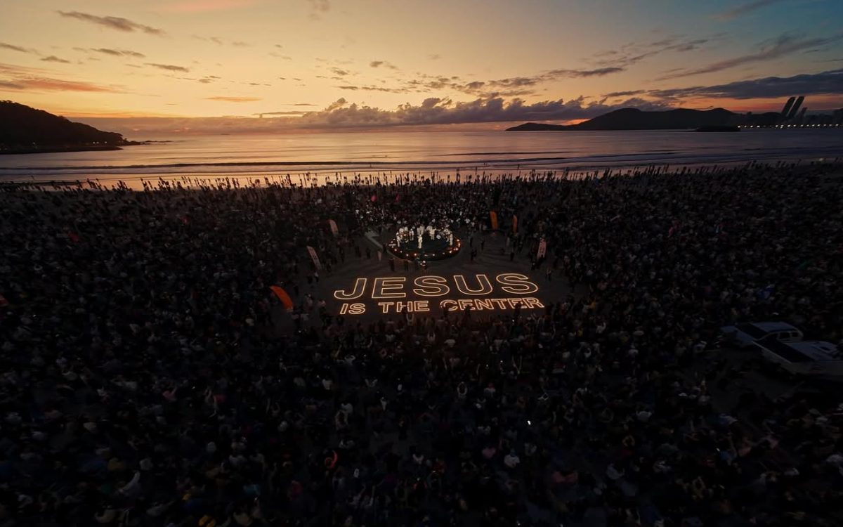 Culto ao Amanhecer em SC Reúne 40 Mil Fiéis em Grande Celebração
