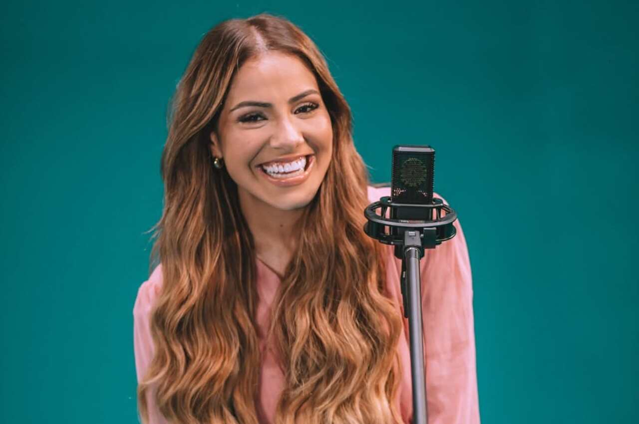 Gabriela Rocha: A Nova Voz do Brasil que Supera Gigantes do Pop