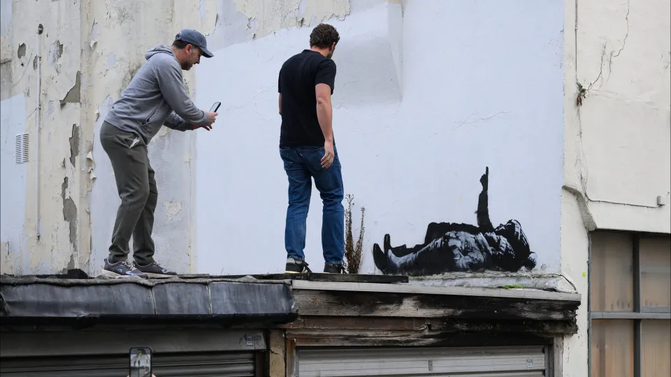 Identidade de Banksy Revelada: Ex-Repórter da BBC Faz Revelações Bombásticas
