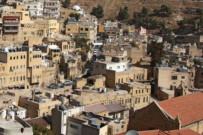 Conflito Religioso em Al-Khader: Terroristas Usam Igreja Como Refúgio e Provocam Confrontos