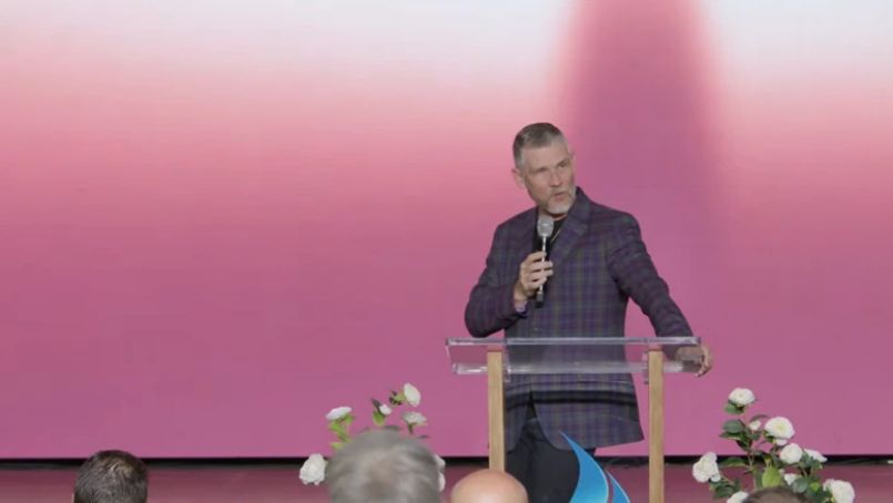 Pastor Greg Locke Enfrenta a Dor da Perda: Uma Reflexão sobre Vício e Fé