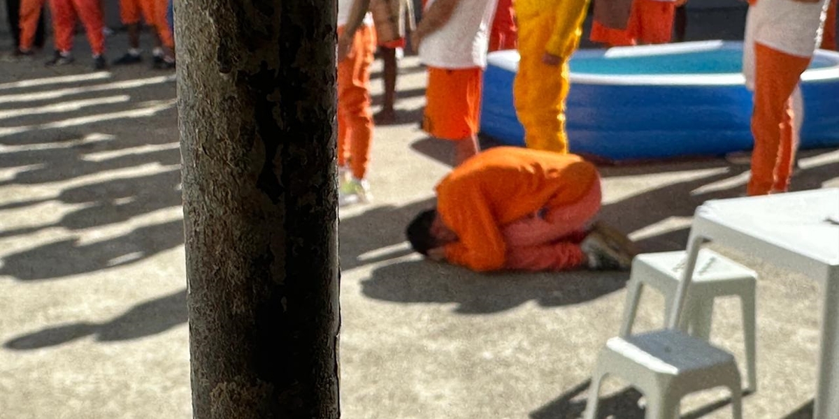 Transformação e Esperança: 23 Detentos São Batizados em Penitenciária no Paraná