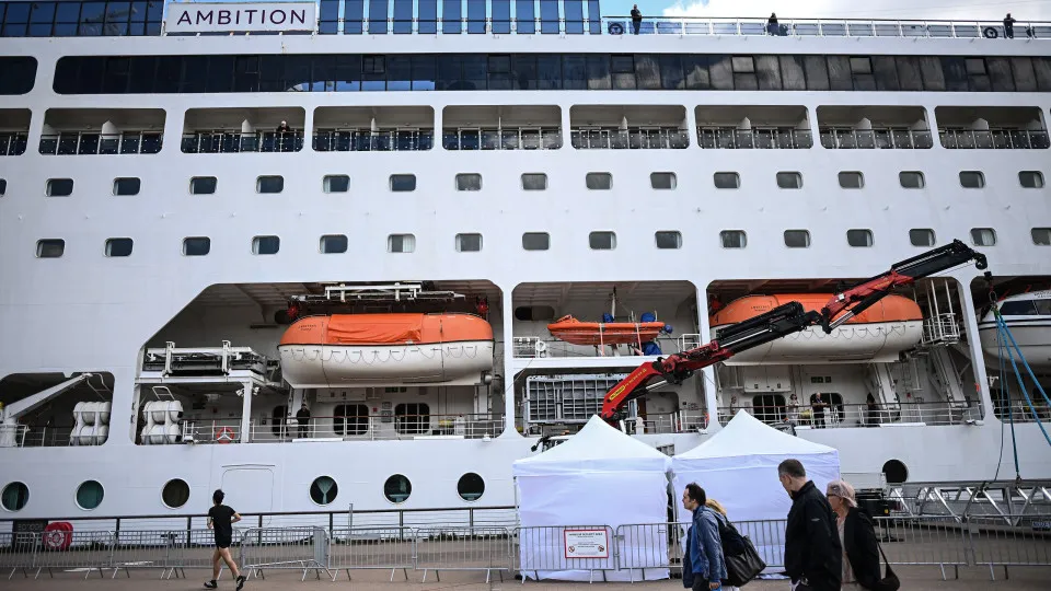 Surto de Norovírus em Navio de Cruzeiro em Bordeaux: 1.700 Pessoas em Confinamento e uma Morte Confirmada