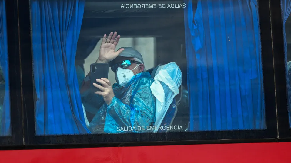 Surto de Hantavírus em Cruzeiro: Passageiros em Risco e Medidas de Emergência