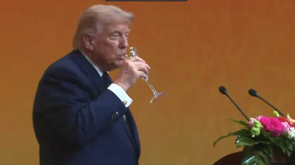 Trump e o Brinde Polêmico: Quebra de Regra ou Simples Careta?