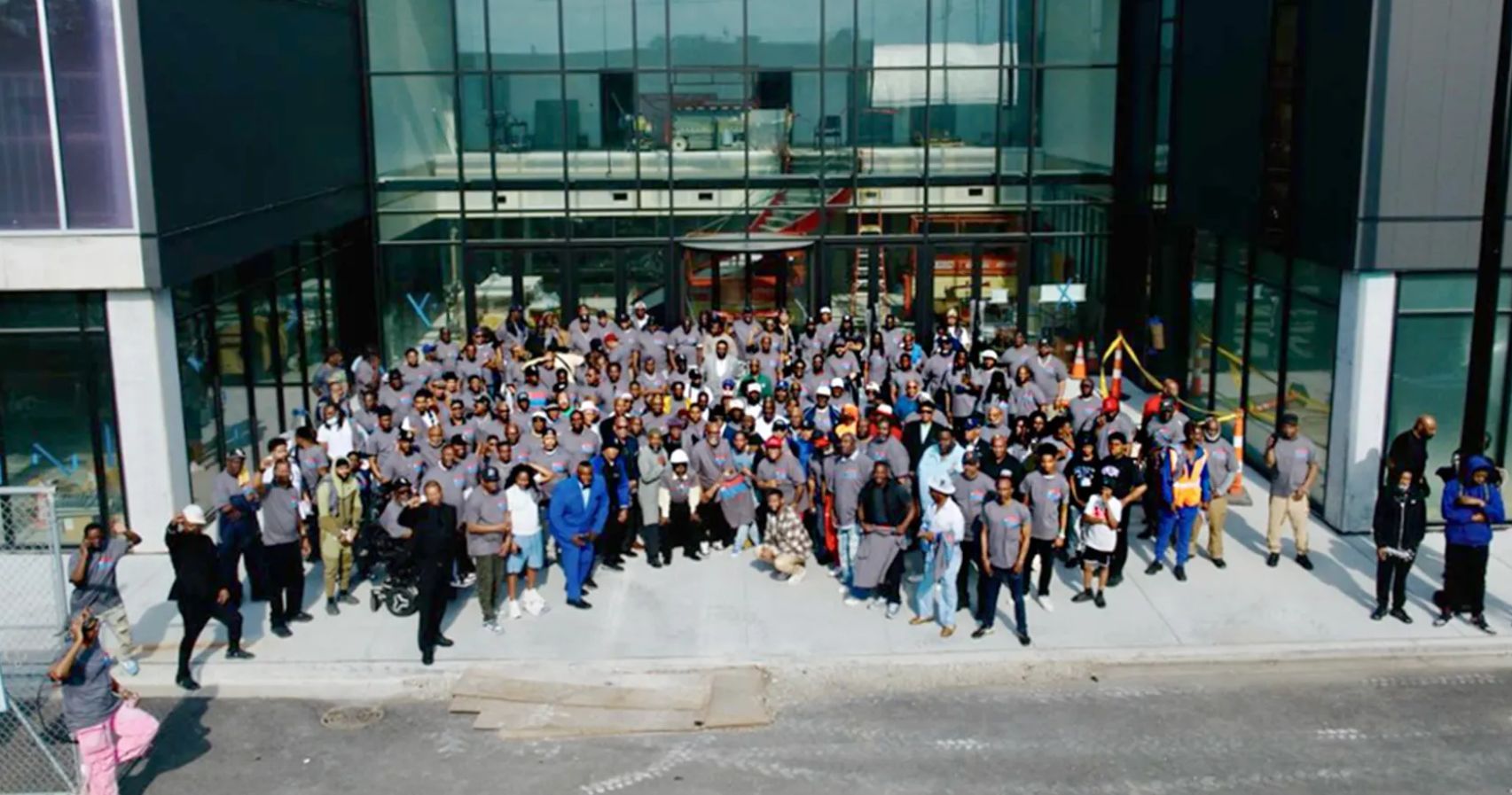 Homens se Unem em Chicago para Combater a Violência com Amor e Esperança