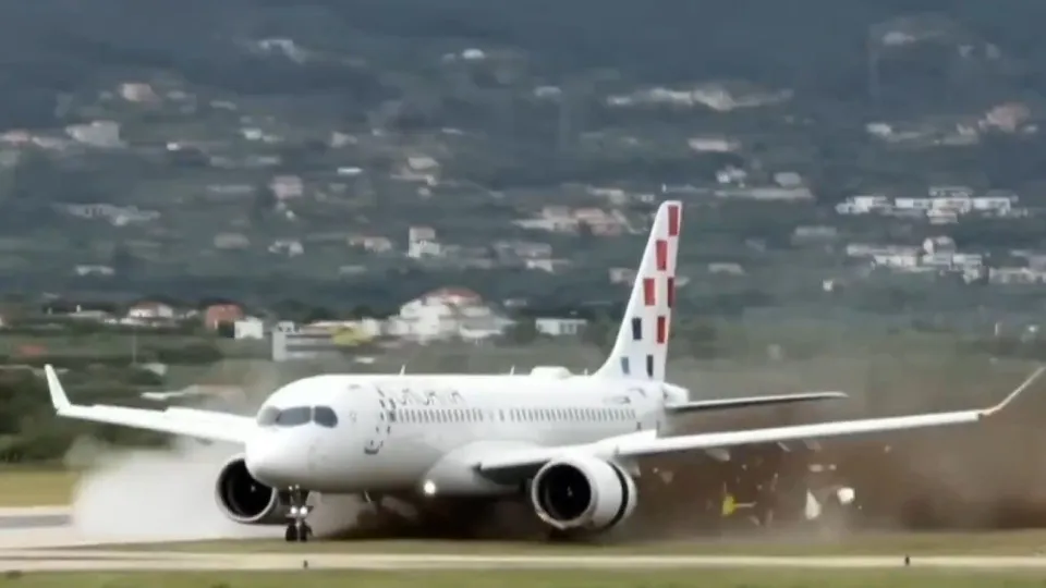 Avião da Croatia Airlines Derrapa em Decolagem e Choca Passageiros em Split