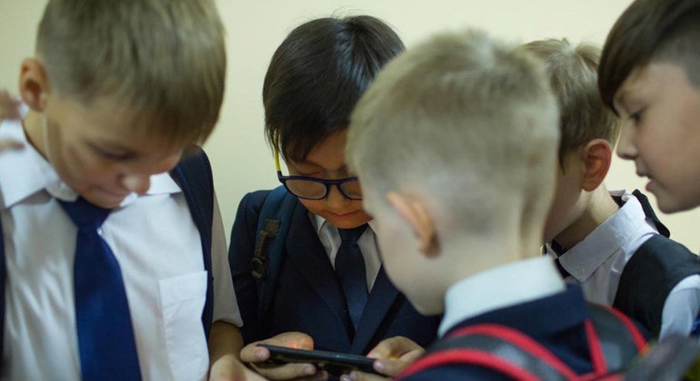 Uso Excessivo de Dispositivos: Ameaça ao Desenvolvimento Infantil