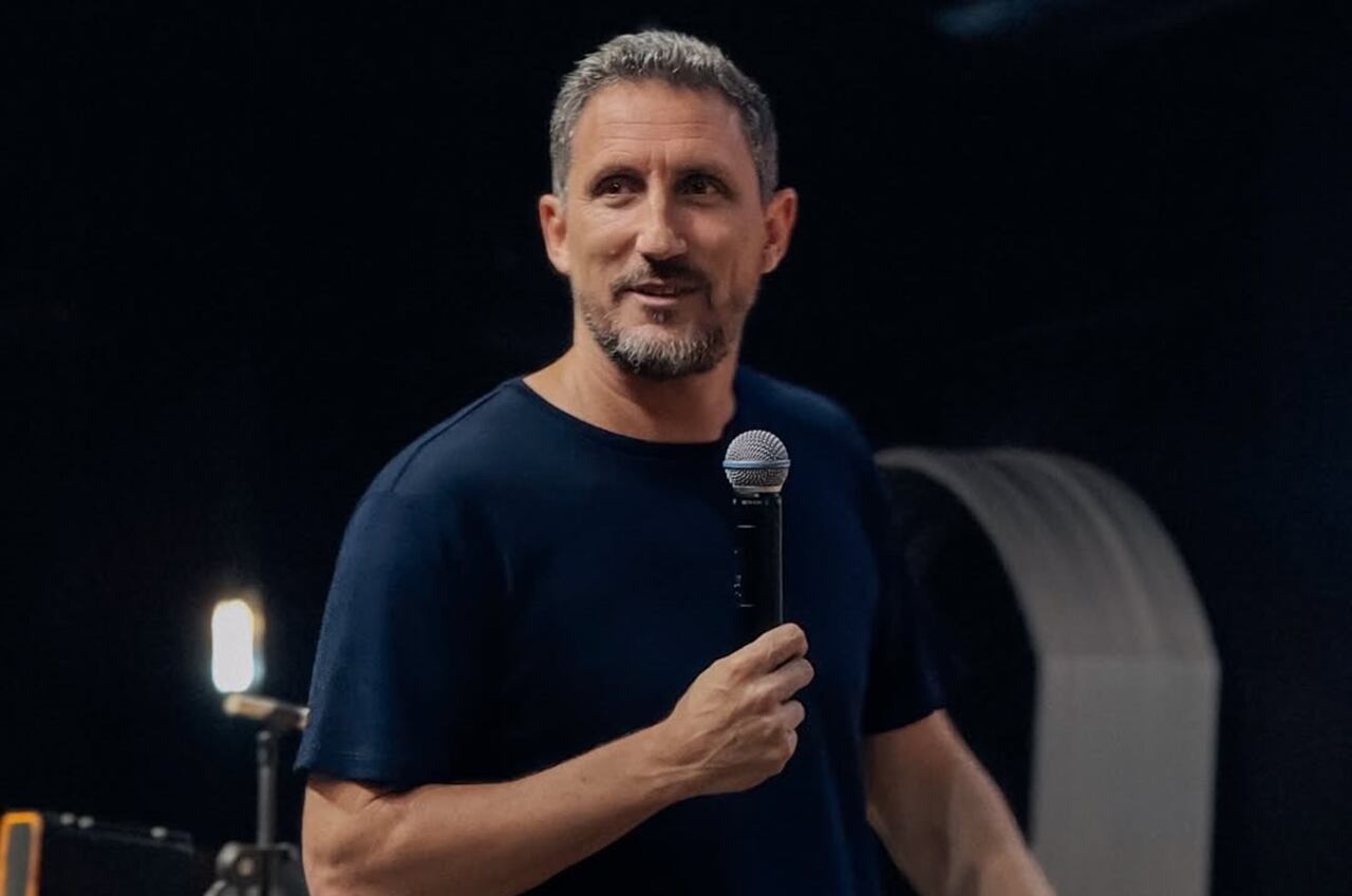 Pastor Telmo Martinello Lança Desafio Contra o Comunismo em Pregação Impactante