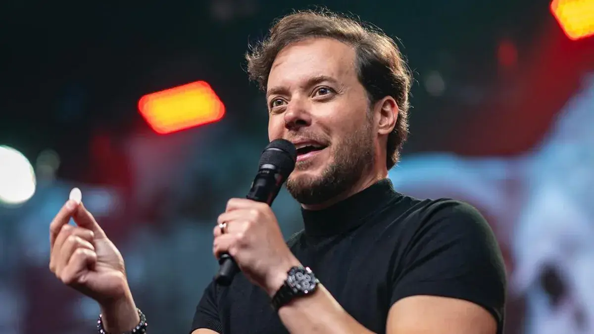André Valadão Retorna aos Palcos com Turnê Nacional Após Controvérsias Financeiras