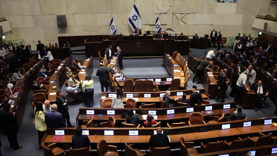 Crise Política em Israel: Knesset Aprova Dissolução do Parlamento e Antecipação de Eleições