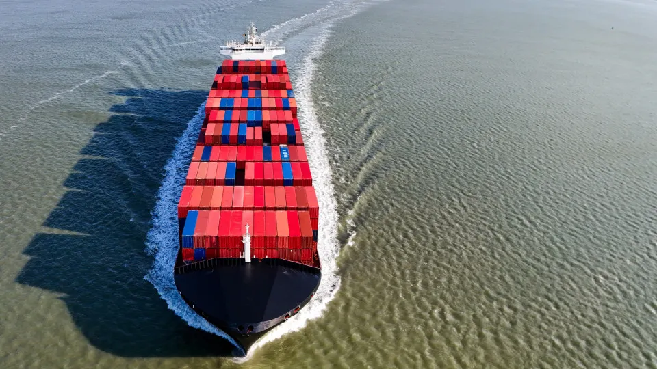 Irã Promete Garantir Segurança na Passagem de Navios Japoneses pelo Estreito de Ormuz