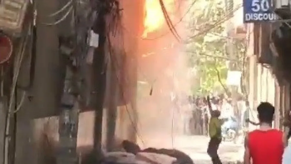 Tragédia em Nova Deli: Incêndio em Restaurante Deixa 21 Mortos e 40 Feridos