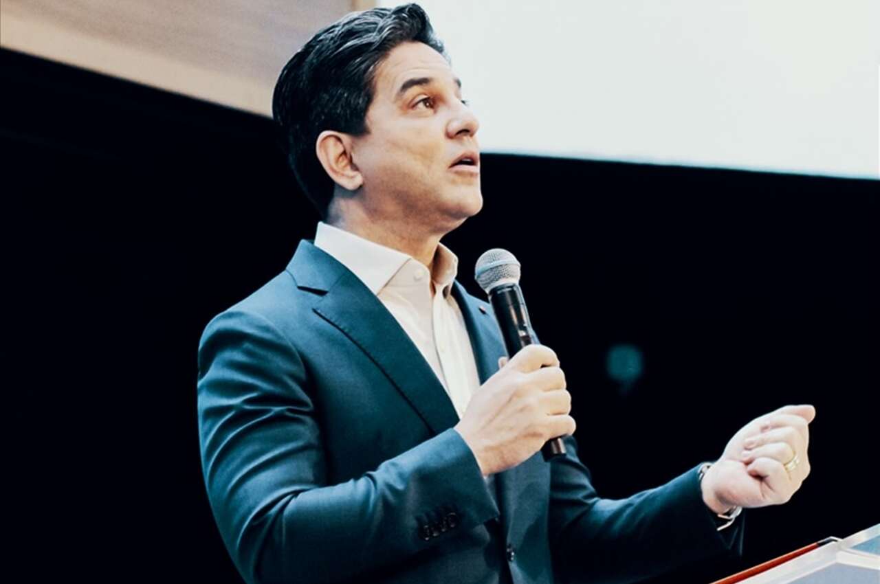 Polêmica nos Templos: Pastor Jairo Manhães Defende Dízimos e Ofertas com Firmeza