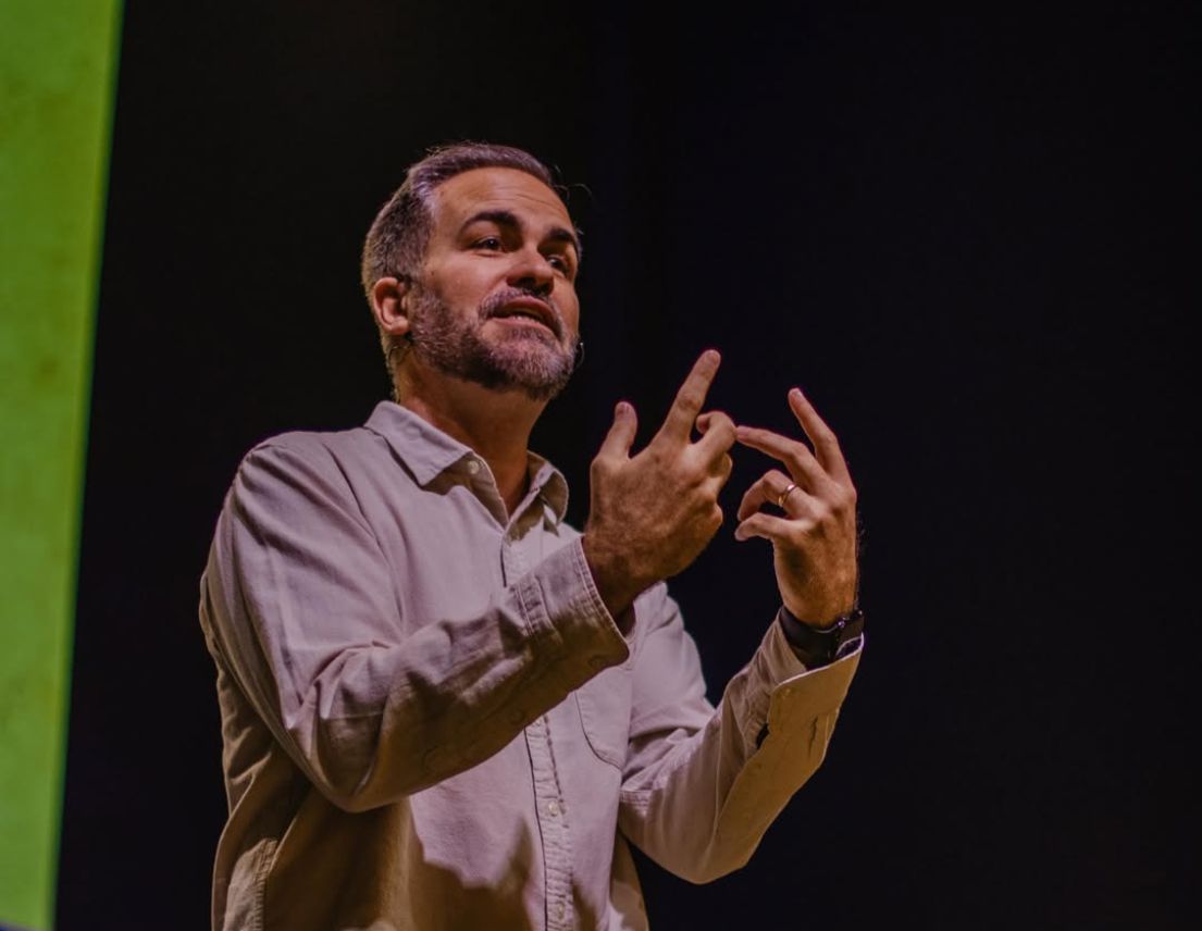 Pastor Encoraja Esposas a Serem Compreensivas Durante a Copa do Mundo