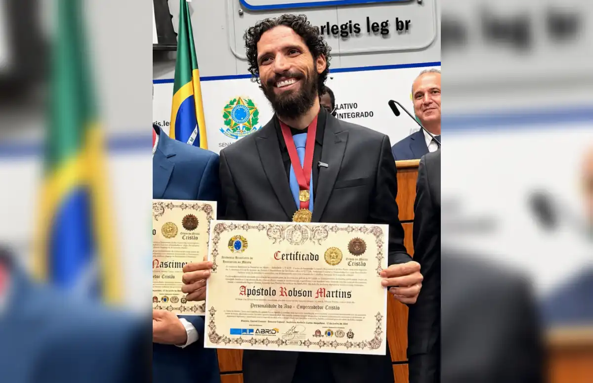 Apóstolo Robson Martins Recebe Medalha do Empreendedorismo Cristão no Senado