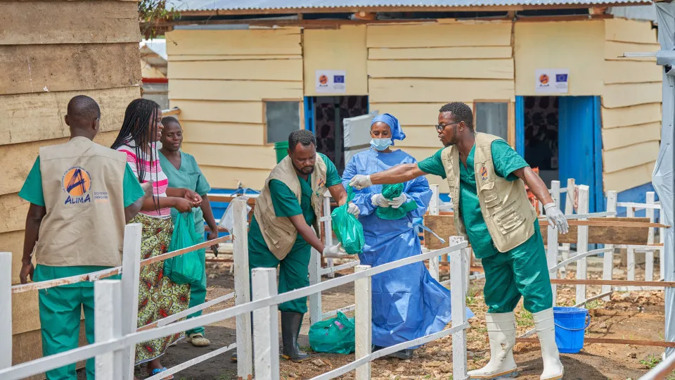 Surto de Ebola na República Democrática do Congo: 438 Mortes e Desafios Persistentes