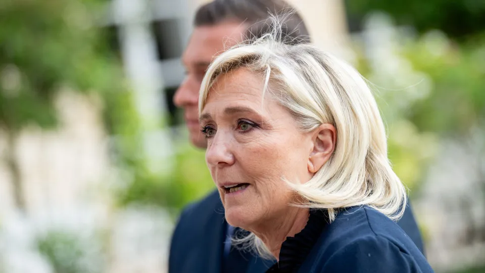 Marine Le Pen: Candidatura Sob Monitoramento Judicial nas Eleições de 2027