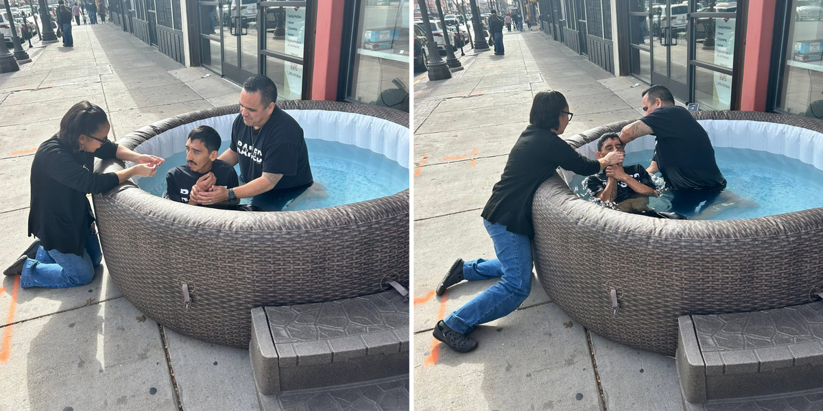 Um Encontro Inesperado: Homem Aceita Jesus e é Batizado em Calçada de Igreja no Texas