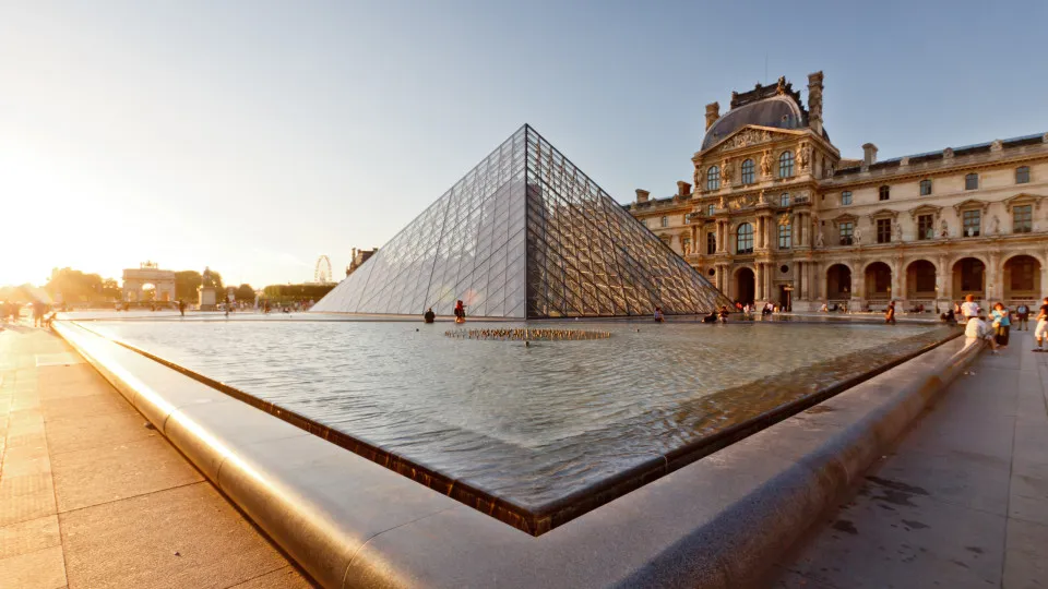 Furto Milionário no Louvre: Detalhes do Crime e Suas Consequências