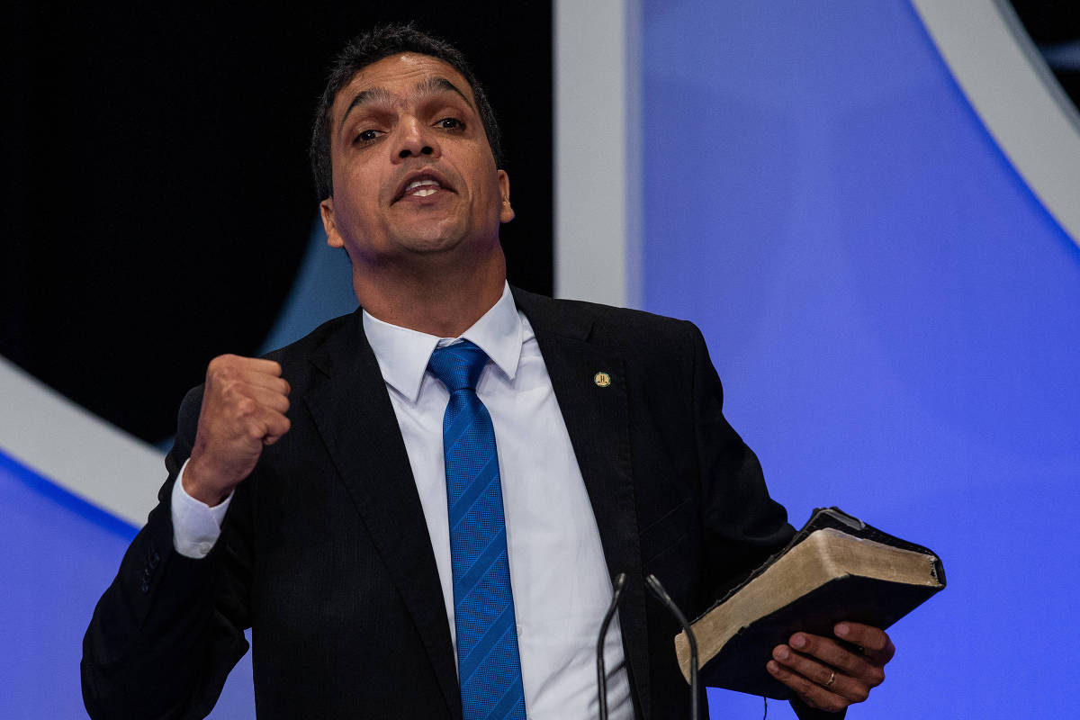 Cabo Daciolo Reacende Pré-Campanha Presidencial com Mensagem Profética e Convocação para Debates