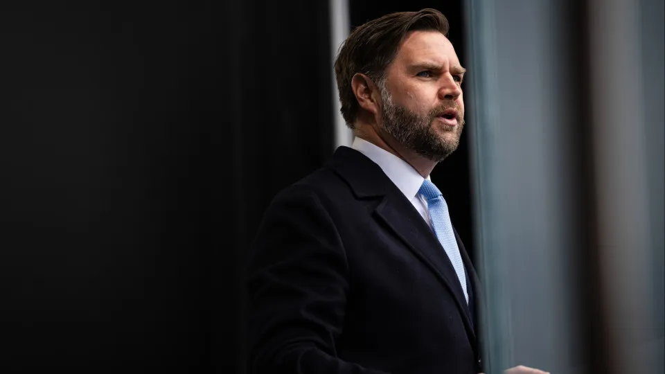 Tensões entre EUA e Israel: Vance Revela Tentativas de Influência contra Acordo com Irã