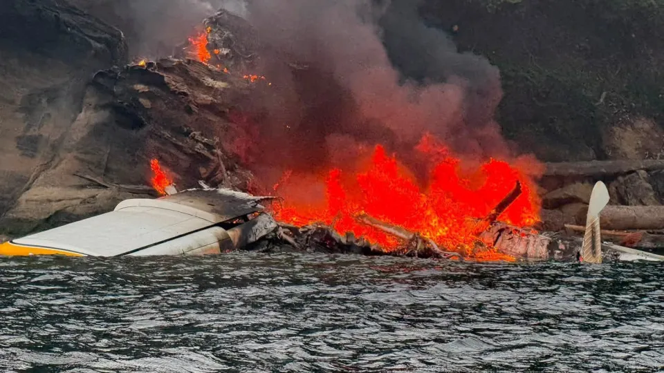 Hidroavião em Chamas: Acidente Deixa Quatro Feridos Graves na Costa de Washington