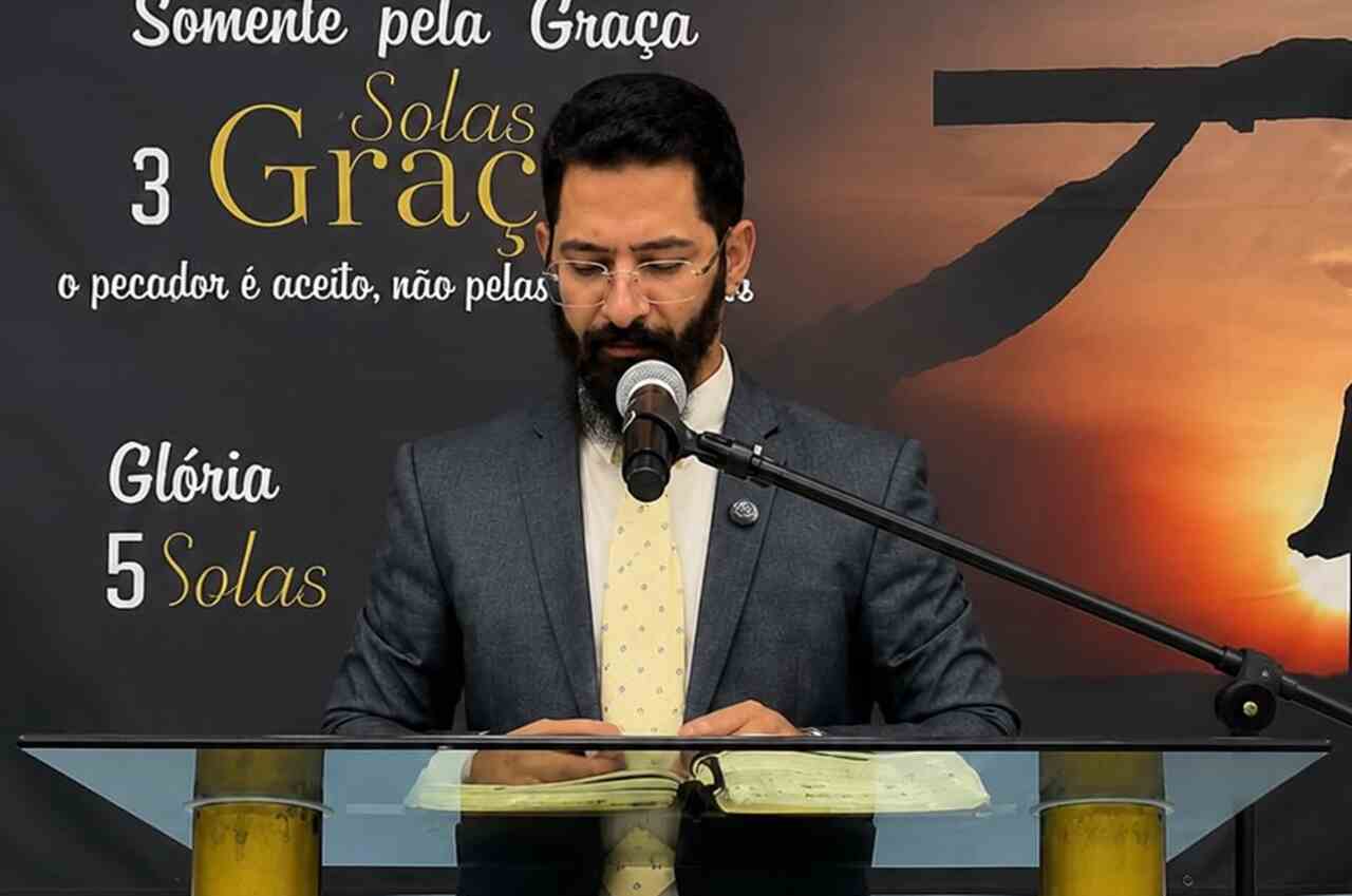 Pastor Presbiteriano Critica Pentecostalismo: 'Emoções Baratas' Substituem a Glória de Deus