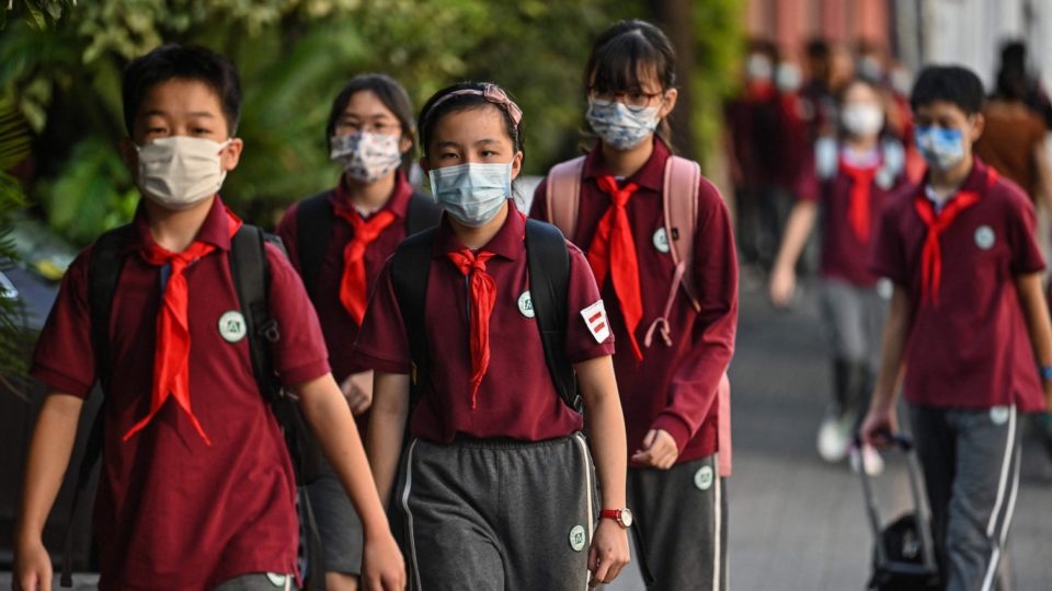 Crianças Cristãs na China: O Impacto da Proibição de Cultos para Menores de 18 Anos