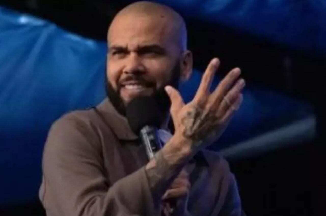 Daniel Alves Revela Encontrar Verdadeira Felicidade na Prisão Durante Culto