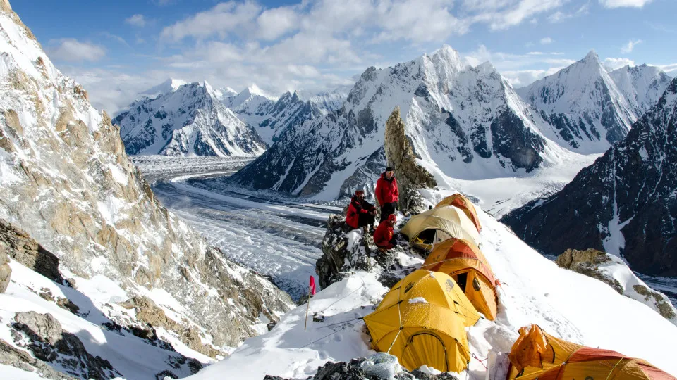 Tragédia nas Alturas: Avalanche no Broad Peak Deixa Mortos e Desaparecidos