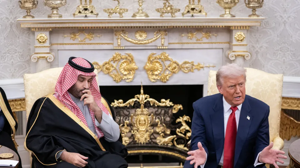 Trump Anuncia Suspensão de Ataques em Busca de Acordo com Irã
