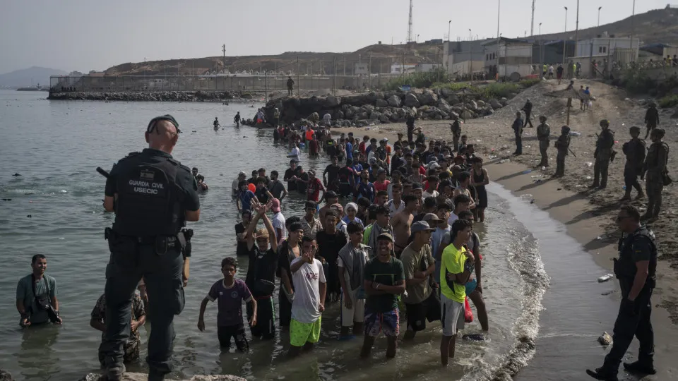 Crise Migratória em Ceuta: Vox Exige Retirada de Marrocos da Copa do Mundo de 2030