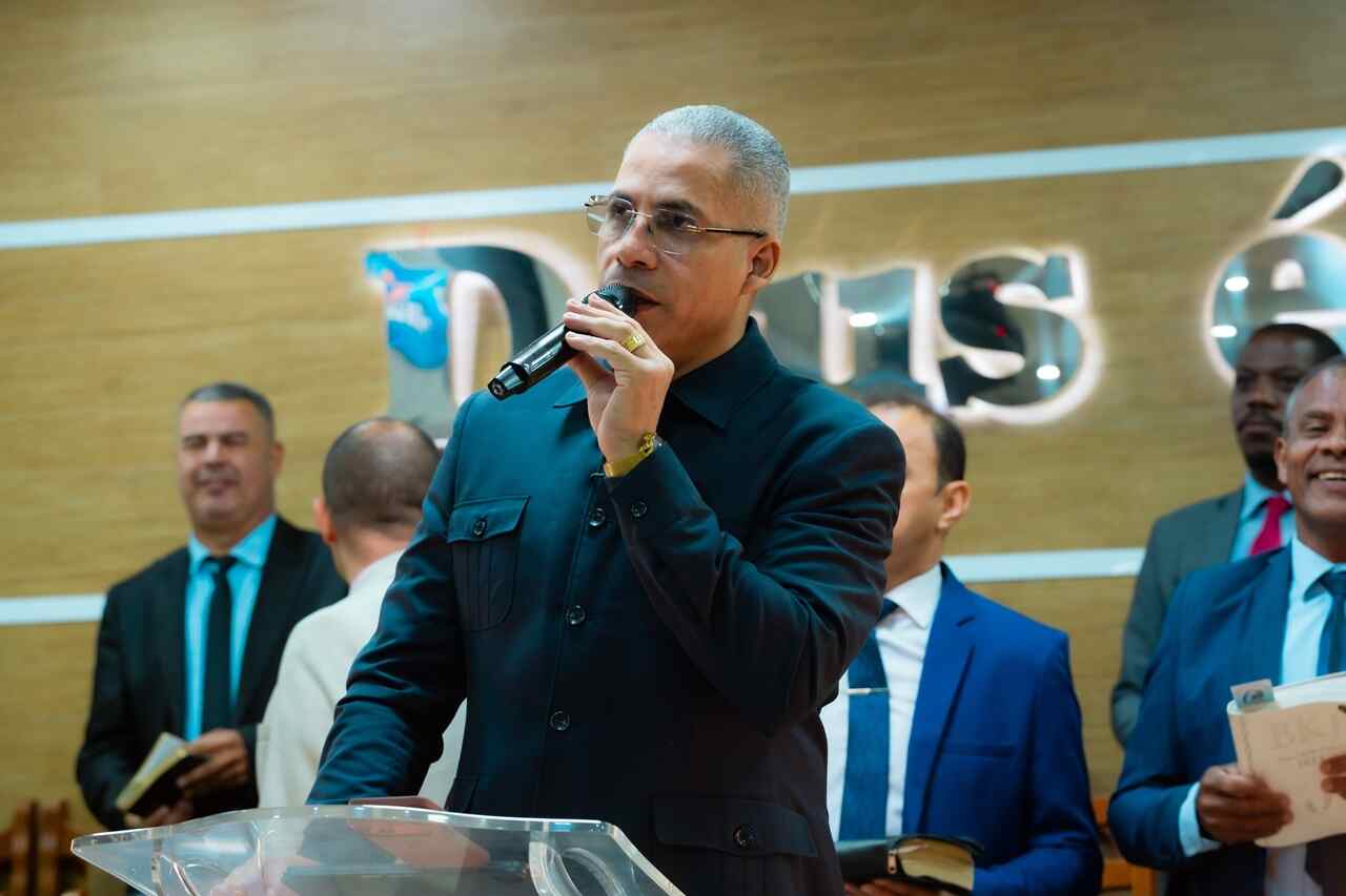Pastor Júnior Trovão Se Manifesta Contra a 'Bancada da Macumba' e Defende a Participação Cristã na Política