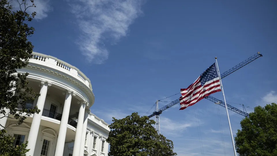 Governo Trump Revoga Mais de 175 Mil Vistos de Estrangeiros: O Impacto da Nova Política de Imigração