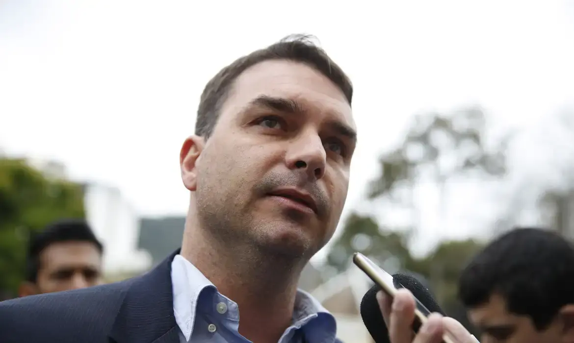 Fraude na Filiação de Flávio Bolsonaro: TSE Investiga Denúncias do Partido Missão