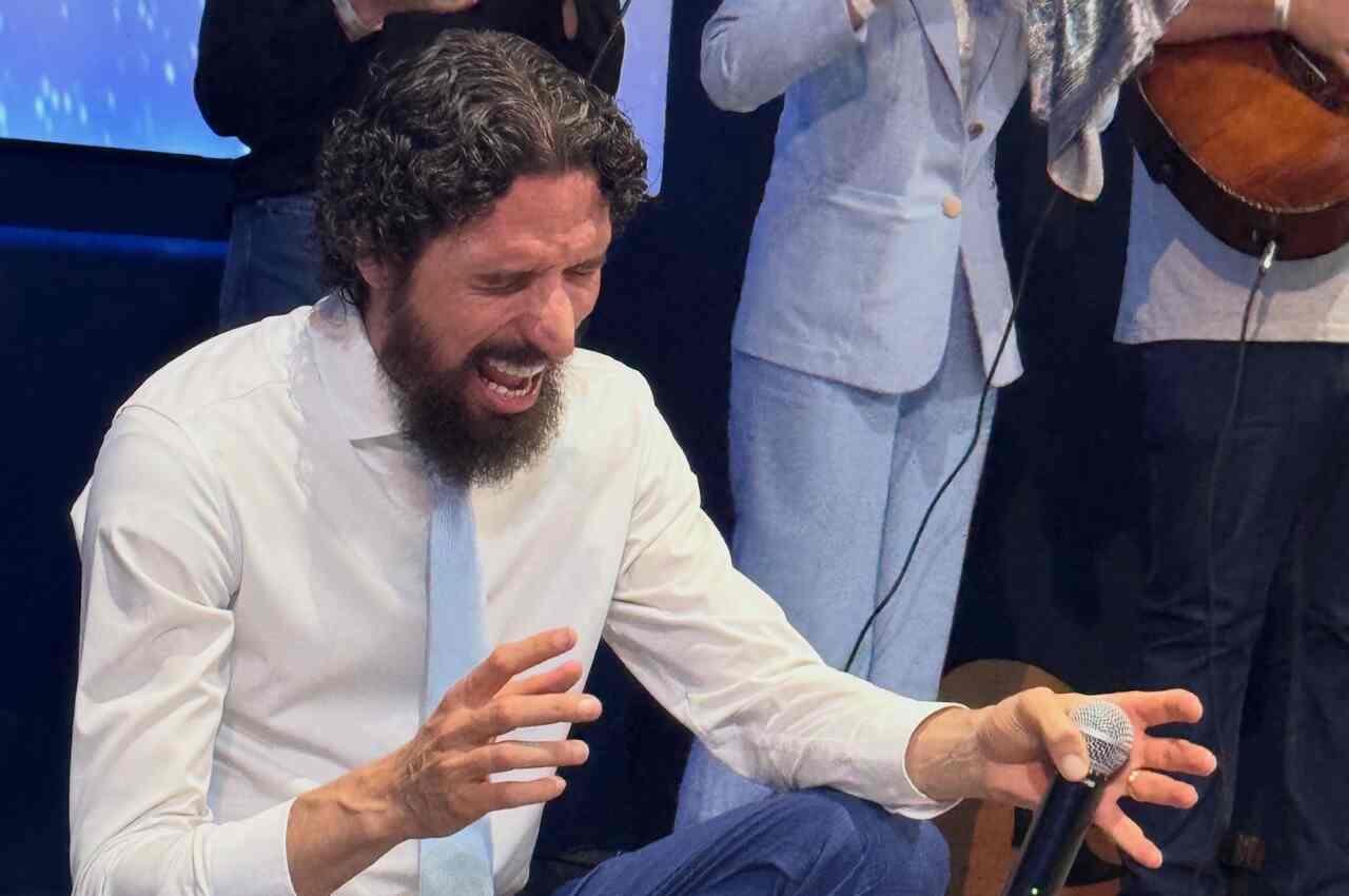 Apóstolo Robson Martins Alerta Fiéis sobre Crise Alimentar e Incentiva Estoque de Alimentos