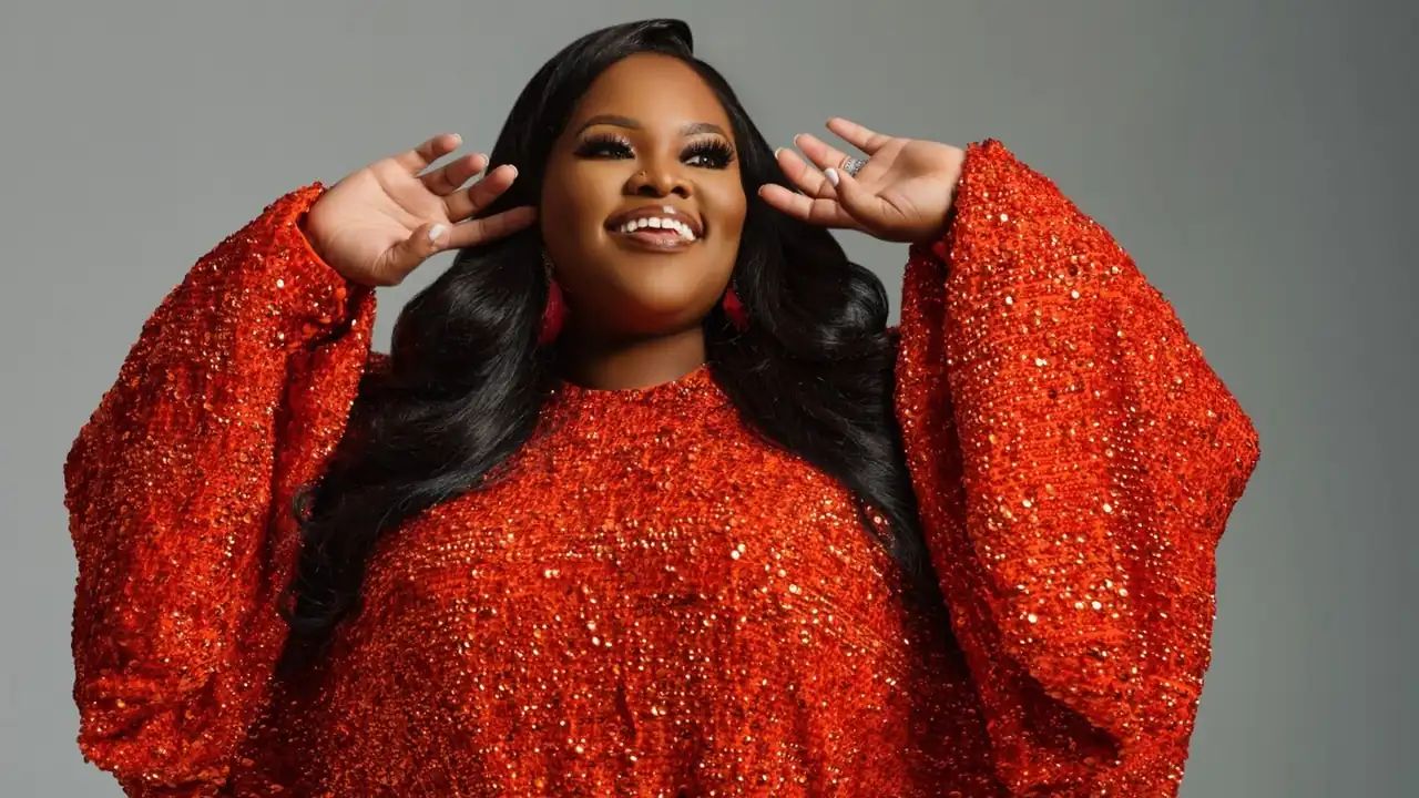 Tasha Cobbs e Kenneth Leonard: Uma Jornada de Fé e Esperança na Adoção