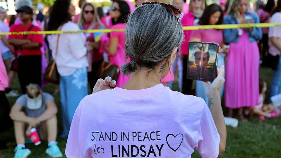 A Trágica História de Lindsay Clancy: Um Lamento pela Saúde Mental e a Busca por Ajuda Ignorada