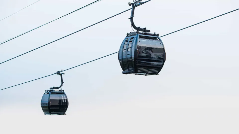 Acidente de Teleférico nos Alpes Franceses Deixa 23 Feridos, Três em Estado Grave