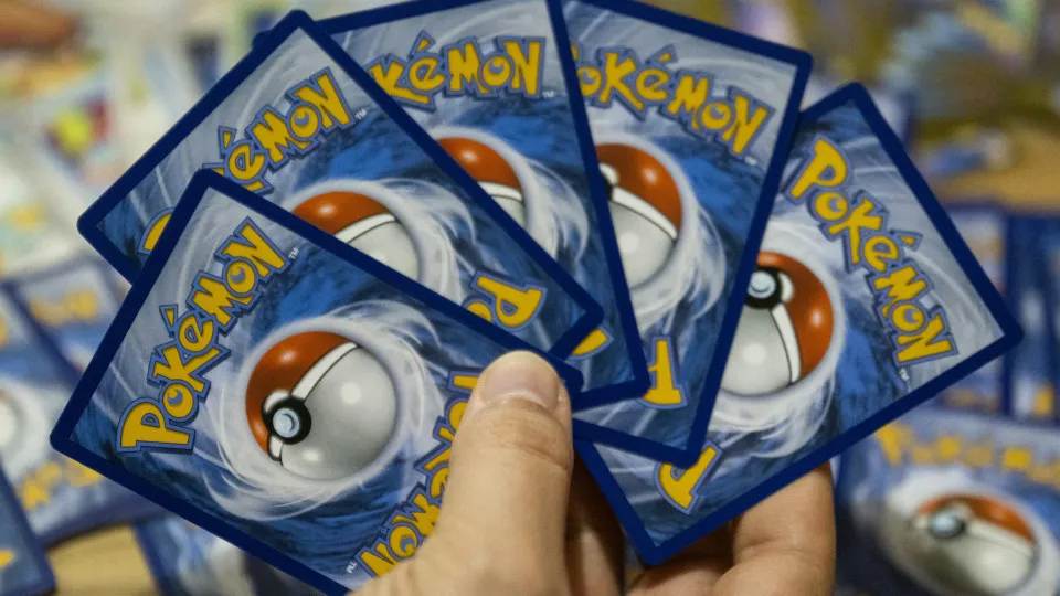 Golpe de Cartas de Pokémon em Banguecoque: Menino de 11 Anos Perde Quase R$ 160 Mil