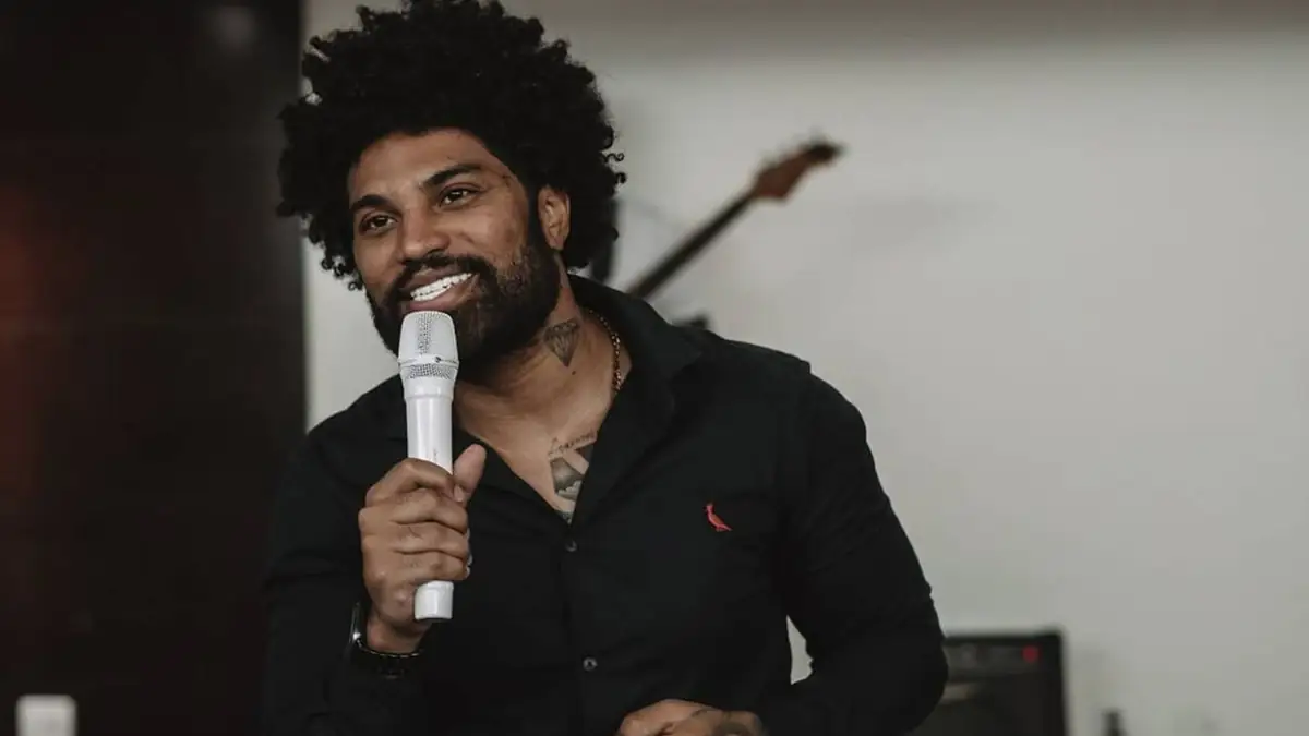Juninho Black: A Superação de um Cantor Através da Música e da Fé
