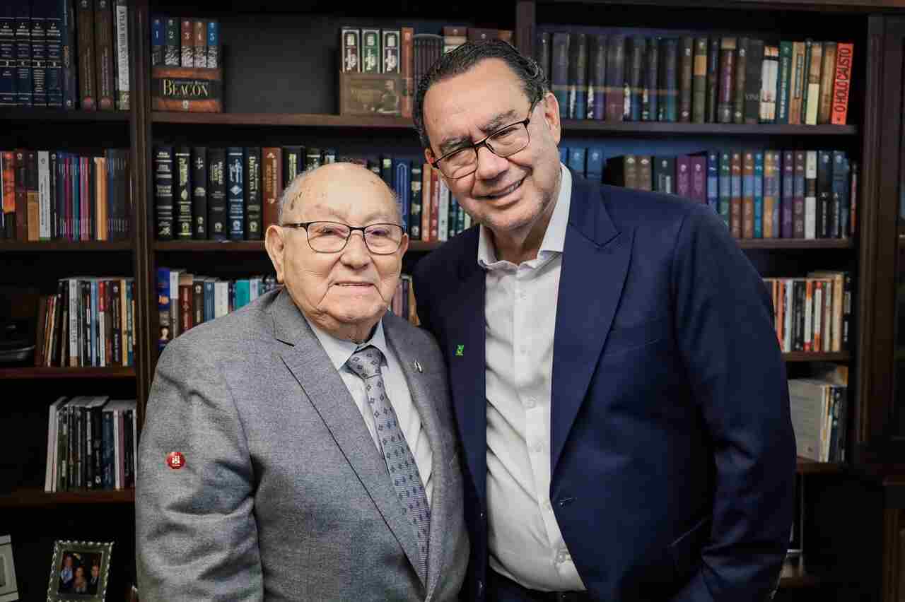 Augusto Cury Se Reúne com Líderes da Assembleia de Deus: Propostas e Oração Marcam Encontro